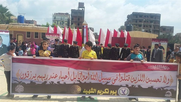بالصور.. إدارة "سيدى سالم" التعليمية تُكرم أسر شهداء الشرطة والجيش