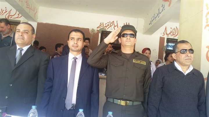 بالصور.. إدارة "سيدى سالم" التعليمية تُكرم أسر شهداء الشرطة والجيش