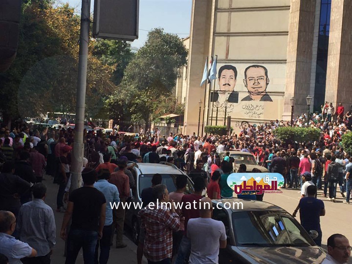 عاجل بالصور .. تجمهر أمام نقابة الصحفيين