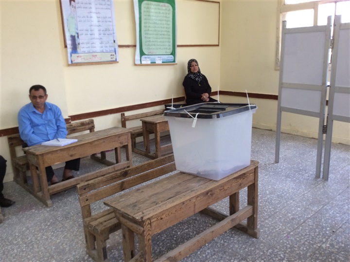 بالصور.. مقرات التصويت بدائرة توفيق عكاشة خالية من الناخبين