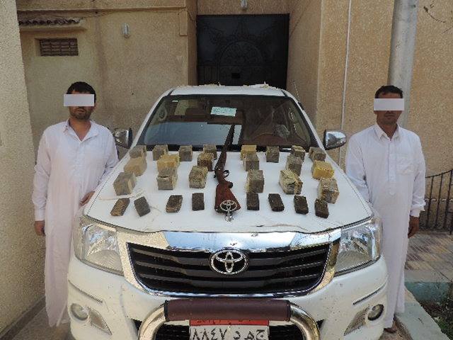 بالصور.. ضبط شخصين بحوزتهما 200 طربة حشيش بمطروح