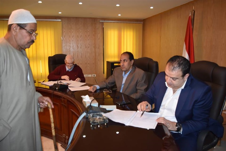 مساعدات مالية لدعم أبناء الفيوم