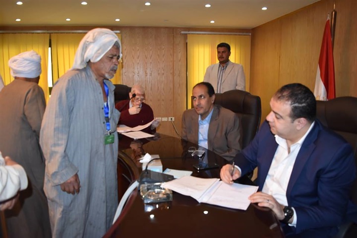 مساعدات مالية لدعم أبناء الفيوم