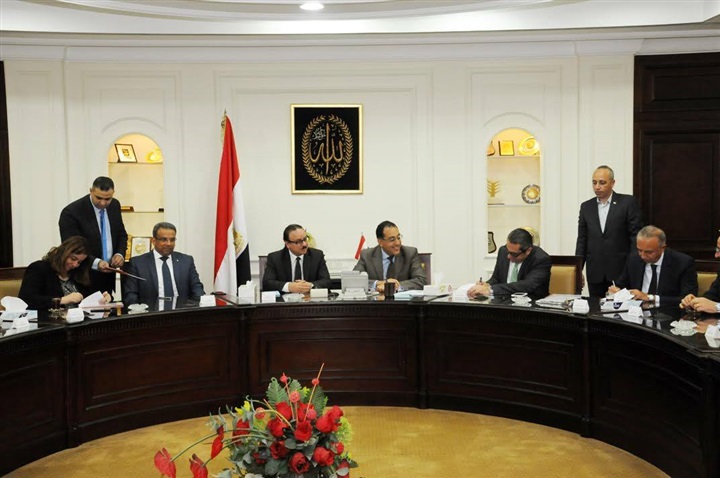”الإسكان” و”الاتصالات” تُوقعان اتفاق تعاون لبدء طرح كراسات شروط الـ٥٠٠ ألف وحدة بالإسكان الاجتماعى