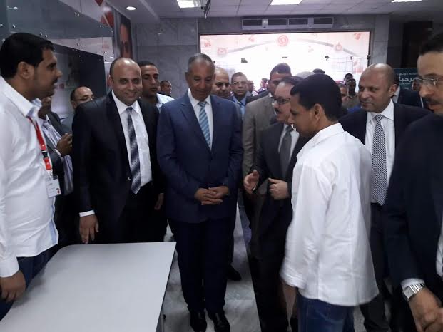 وزير الاتصالات يتفقد سنترال الغردقة برفقة محافظ البحر الأحمر