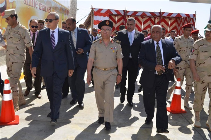 محافظ قنا ومدير الشركة الوطنية يفتتحان 4 محطات وقود وطنية