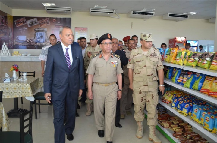 محافظ قنا ومدير الشركة الوطنية يفتتحان 4 محطات وقود وطنية