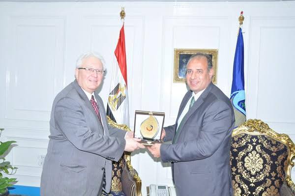 بالصور.. القنصل الأمريكى ومحافظ البحيرة يبحثان سبل التعاون