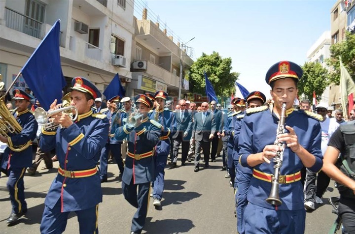 بالصور.. مسيرة للاحتفال بذكري ثورة "30 يونيو" بقنا