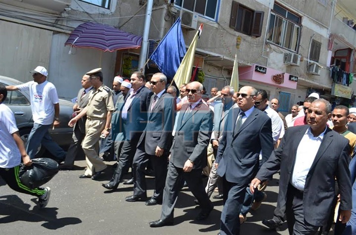 بالصور.. مسيرة للاحتفال بذكري ثورة "30 يونيو" بقنا