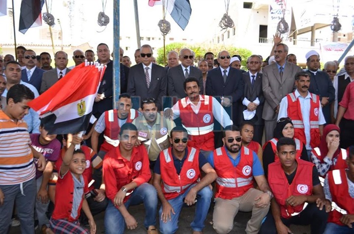 بالصور.. مسيرة للاحتفال بذكري ثورة "30 يونيو" بقنا