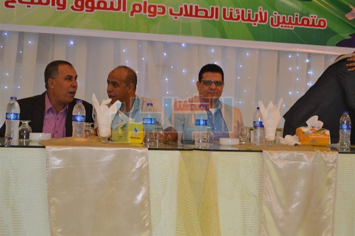 بالصور.. شباب كفر الدوار بالبحيرة يكرمون أوائل الشهادة الإعدادية