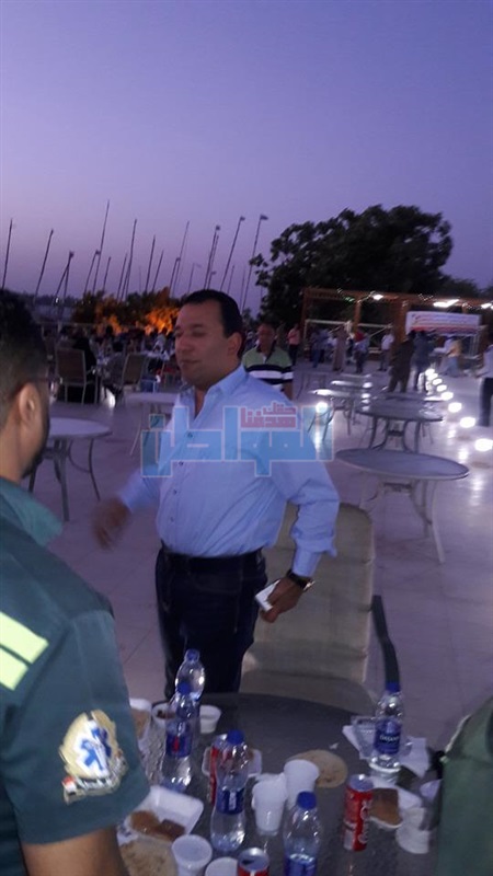 بالصور.. محافظ الاقصر يقيم حفل إفطار للعاملين بـ"الإسعاف"