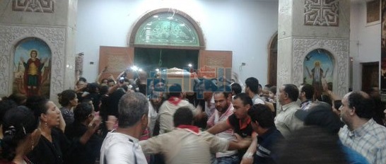 بالصور.. مراسم قداس جنازة الأنبا روفائيل كاهن كنيسة العريش
