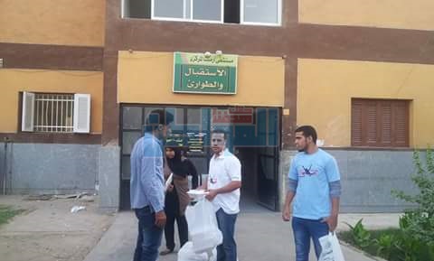 بالصور.. "ميدان الجنوب ونايل بلاس" توزعان الوجبات الغذائية على المواطنين بالأقصر