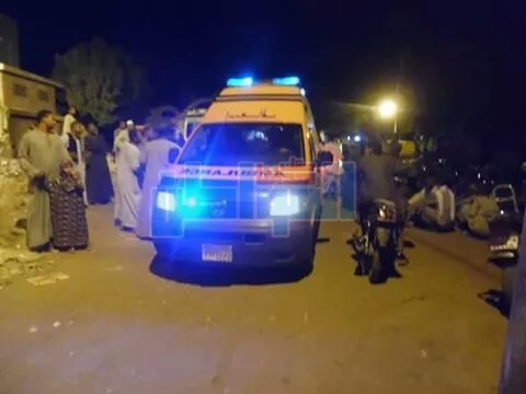 بالأسماء.. إصابة 18 شخصا في تصادم 3 سيارات بالأقصر 