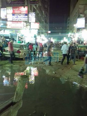 بالصور.. معاناة أهالي عزبة النخل من مياه الصرف الصحي