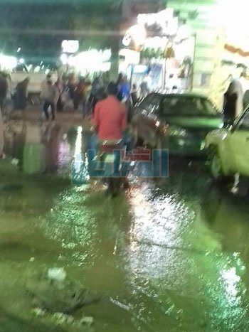 بالصور.. معاناة أهالي عزبة النخل من مياه الصرف الصحي