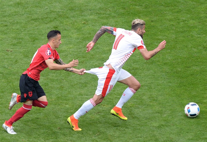 بالصور.. أبرز اللقطات المضحكة والمثيرة للجدل في يورو 2016