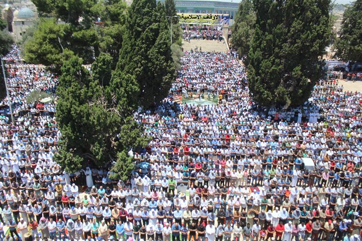 بالفيديو والصور.. 400 ألف مصلي يحيون ليلة القدر في المسجد الأقصى