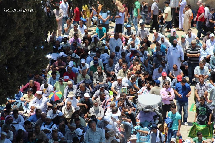 بالفيديو والصور.. 400 ألف مصلي يحيون ليلة القدر في المسجد الأقصى