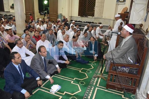 بالصور.. محافظ البحيرة يشهد الإحتفال بـ " ليلة القدر " 