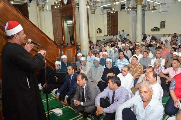 بالصور.. محافظ البحيرة يشهد الإحتفال بـ " ليلة القدر " 