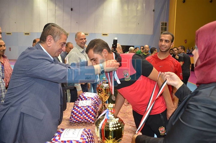  بالصور.. محافظ كفر الشيخ يشهد ختام الدورة الرمضانية بالشباب والرياضة ويُكرم الفائزين