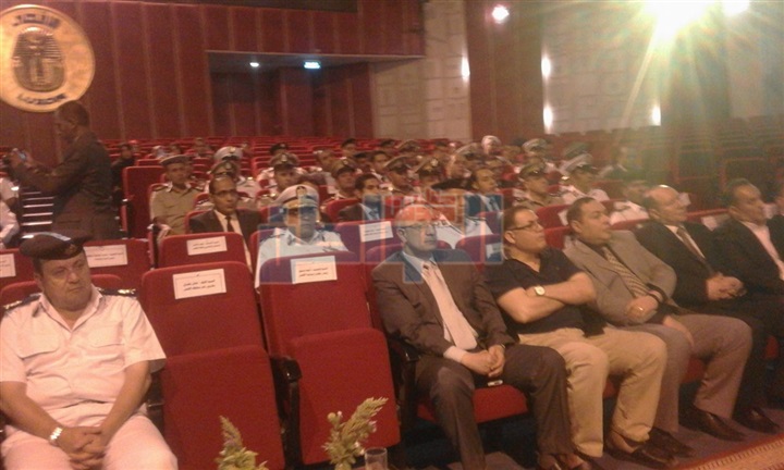 بالصور..تكريم ضباط وأفراد أمن تقديرا لجهودهم بحضور محافظ الأقصر 