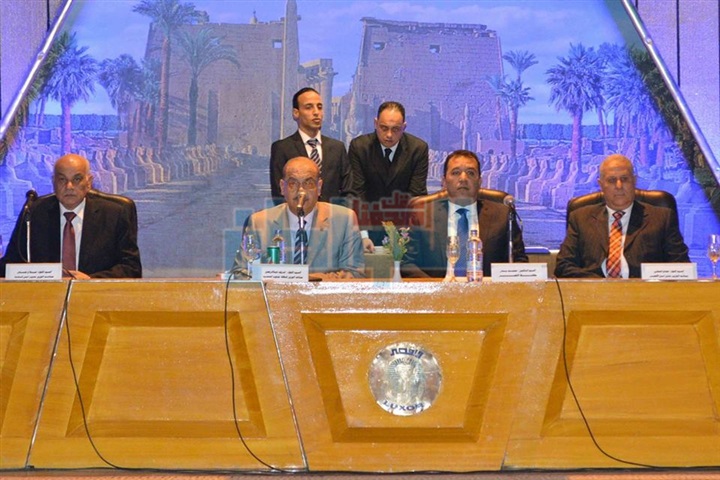 بالصور..تكريم ضباط وأفراد أمن تقديرا لجهودهم بحضور محافظ الأقصر 