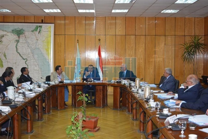 بالصور.. 54 مليون جنيه إعانات لـ 237 ألف عامل  بـ1202 منشأة متعثرة