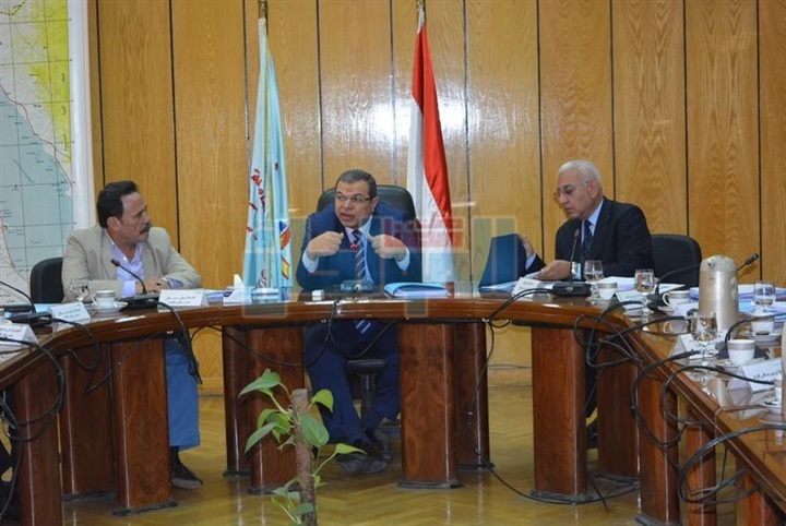 بالصور.. 54 مليون جنيه إعانات لـ 237 ألف عامل  بـ1202 منشأة متعثرة