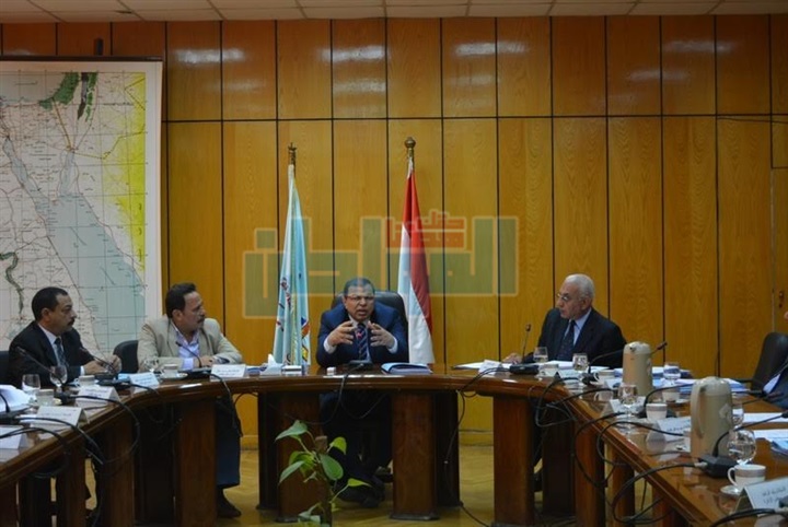 بالصور.. 54 مليون جنيه إعانات لـ 237 ألف عامل  بـ1202 منشأة متعثرة