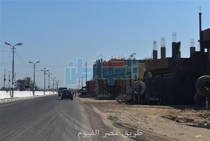 بالصور.. محافظ الفيوم: رصف وصيانة وتطوير شبكة الطرق بالمحافظة