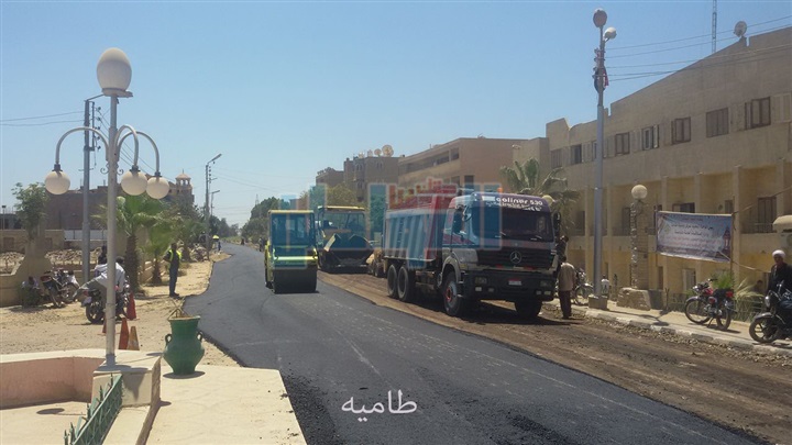 بالصور.. محافظ الفيوم: رصف وصيانة وتطوير شبكة الطرق بالمحافظة