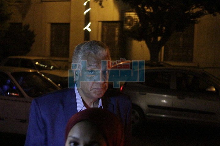 بالفيديو والصور.. الفنانون يقدمون واجب العزاء في الراحلين «خان وكامل» (تقرير)