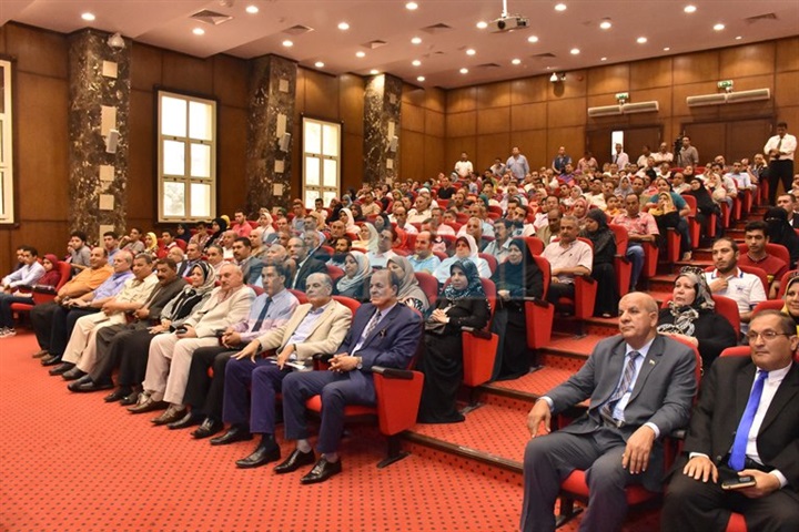 بالأسماء والصور.. محافظ البحيرة يكرم أوائل شهادات الثانوية العامة والأزهرية والدبلومات الفنية