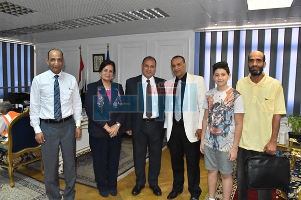مواطن يتبرع بـ 100 ألف جنيه لدعم صندوق خدمات محافظة البحيرة