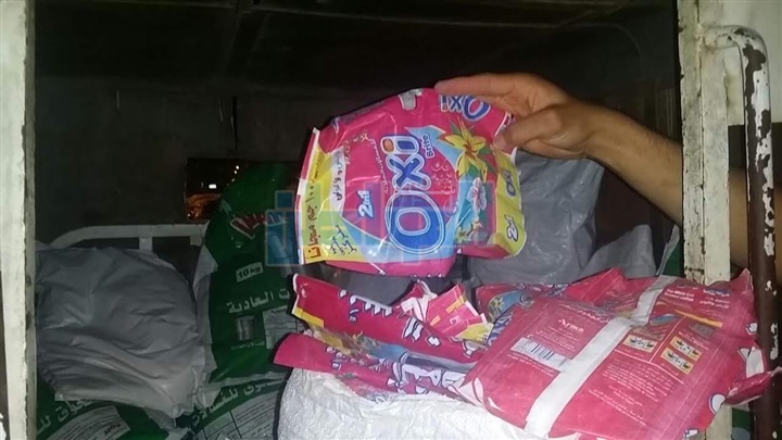 بالصور.. ضبط مصنع لانتاج المنظفات المغشوشه بالفيوم 