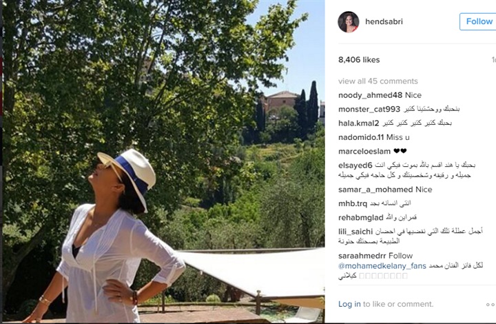 هند صبري تشارك جمهورها بملابس شفافة 