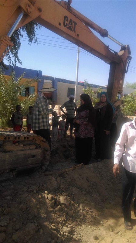 بالصور.. رئيس مركز الخارجة تتفقد مشروع الصرف الصحى 