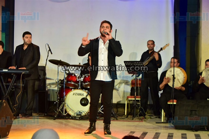 بالصور.. محمد رشاد يحيي حفل تخرج "فنون تطبيقية" بالأوبرا