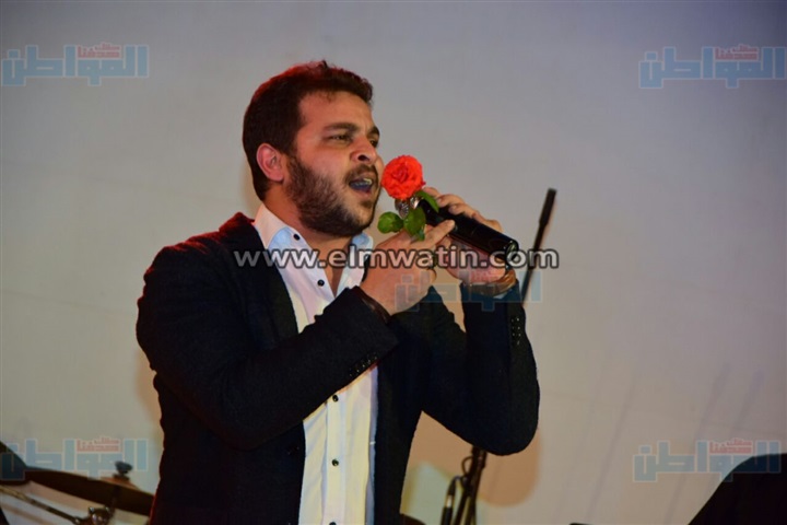 بالصور.. محمد رشاد يحيي حفل تخرج "فنون تطبيقية" بالأوبرا