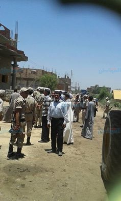  بالصور.. إزالة 30 حالة تعدٍ على الأراضي الزراعية بسوهاج