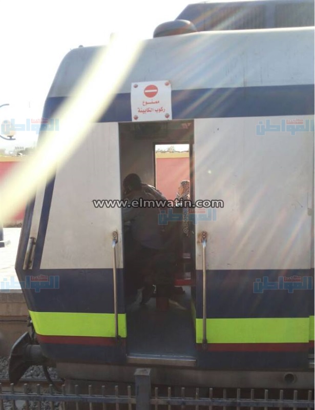 بالصور.. عودة حركة مترو الخط الأول بعد سحب القطار المعطل