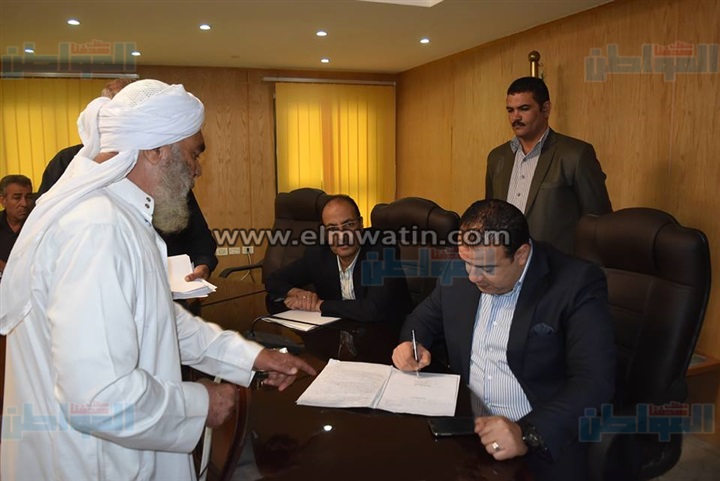 بالصور.. محافظ الفيوم يفتح باب التظلمات للحالات الإنسانية للمعلمين
