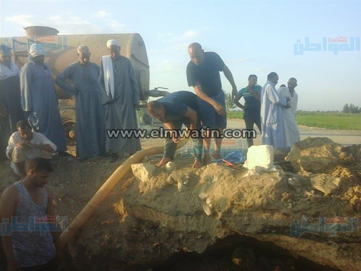  بالصور.. "مياه الفيوم ": مليون و400 ألف جنيه لتغيير خط صرف صحي