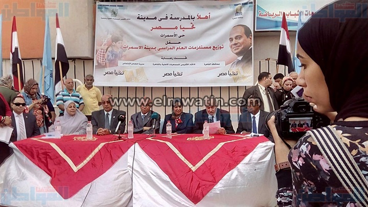 بالصور.. توزيع مسلتزمات العام الدراسى على 500 تلميذ بحى الأسمرات