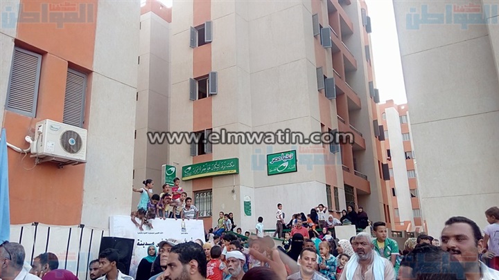 بالصور.. توزيع مسلتزمات العام الدراسى على 500 تلميذ بحى الأسمرات