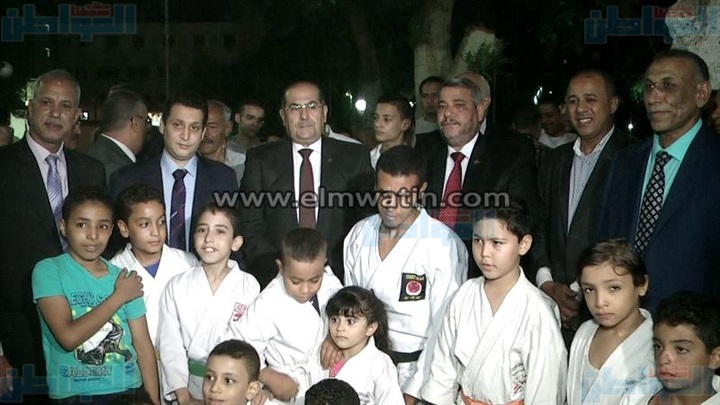 بالصور.. محافظ سوهاج يكرم محمد أبو الوفا الفائز بعضوية الجبلاية
